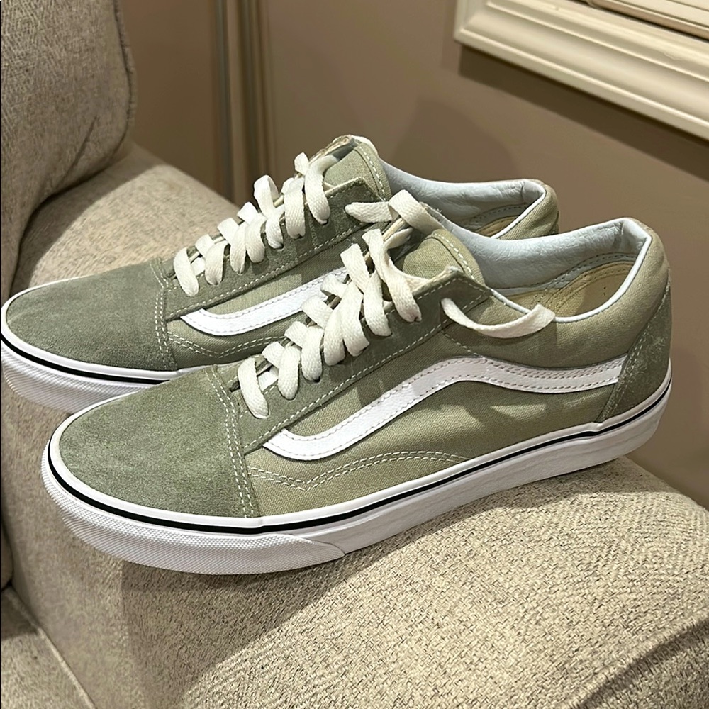 Vans Old Skool skate shoe size 8.5 women’s